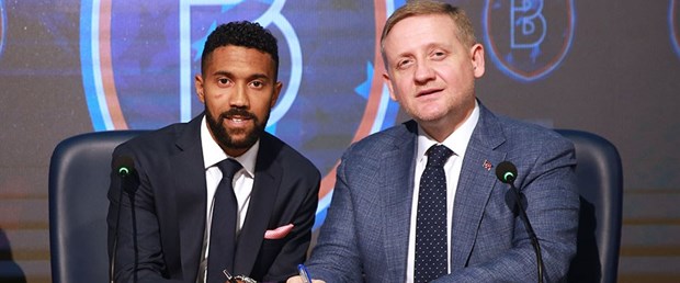 gael clichy başakşehir imza.jpg