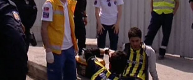 Derbi öncesi taraftar kavgası: 4 yaralı