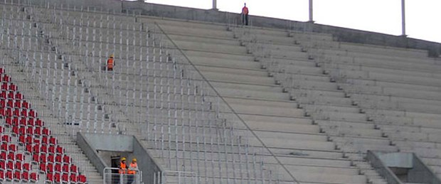 Derbi öncesinde koltuklar kaldırıldı