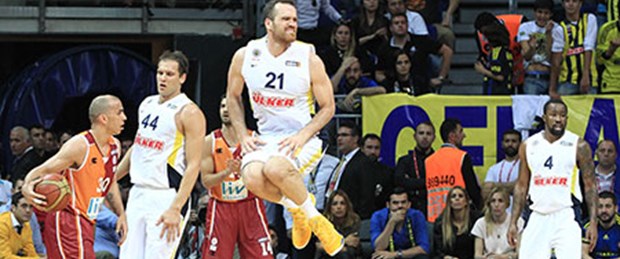 Derbide ilk raunt Fener'in