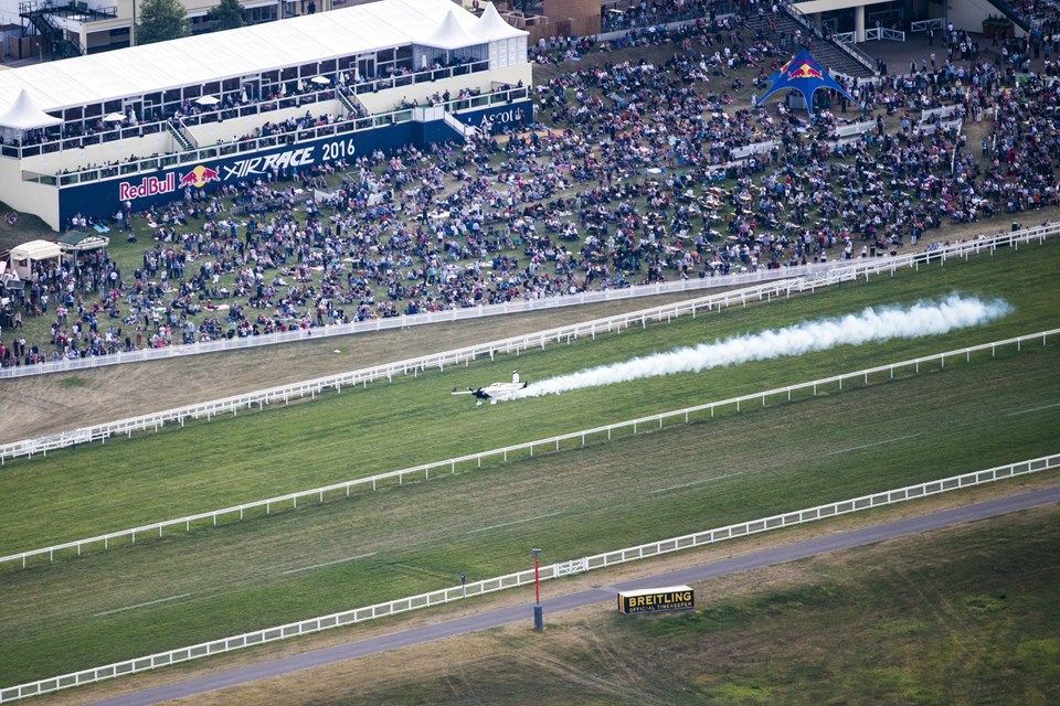 Ascot pistinfdeki yarışlarda rüzgarsız hava nedeniyle iyi dereceler geldi...