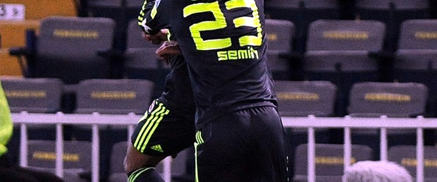 Dos Santos: Takımın askeriyim