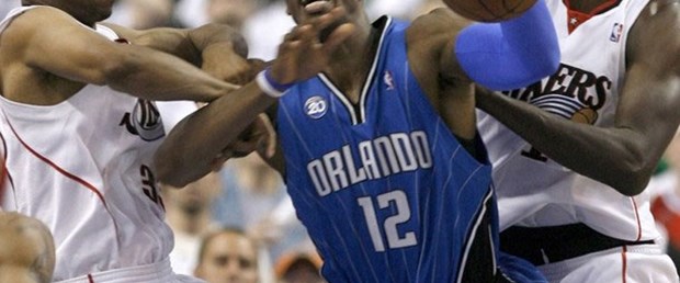 Dwight Howard'a 1 maç ceza