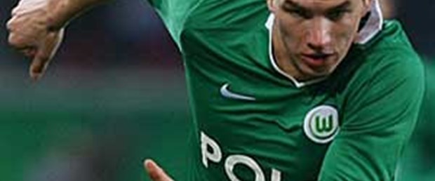 Dzeko Wolfsburg'da kaldı
