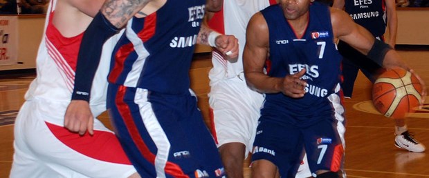 Efes galibiyetle dönüyor