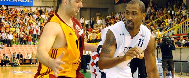 Efes Pilsen, Galatasaray karşısında
