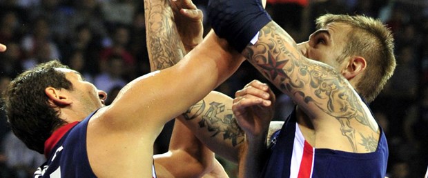 Efes Pilsen yıkıldı: 77-79