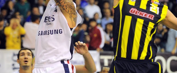 Efes seriyi bozmadı: 80-67