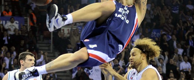 Efes'te galibiyet sevinci!