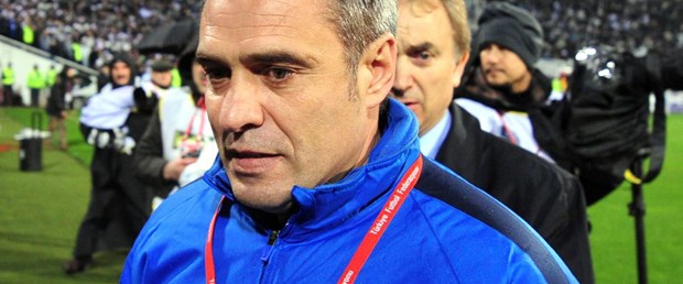 Ersun Yanal istifa etti