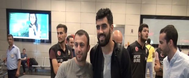 fenerbahcenin-yeni-transferi-luis-neto-istanbulda_9503_dhaphoto1 (1).jpg