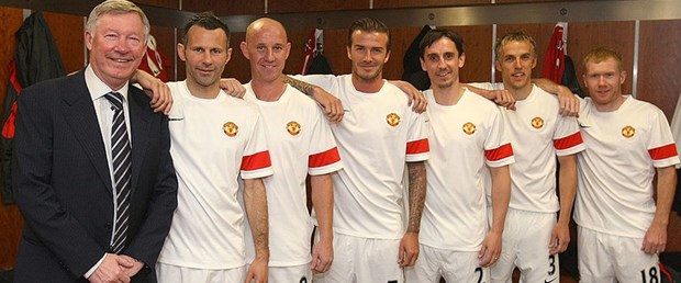 ferguson ve futbolcuları.jpg