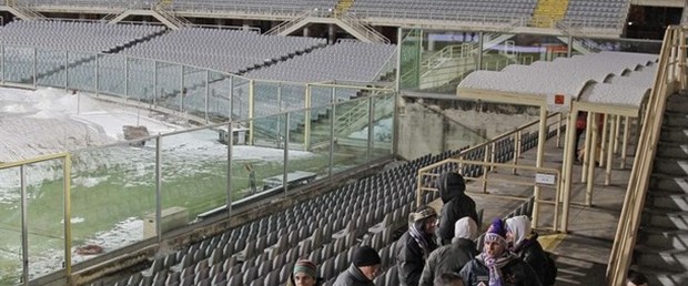 Fiorentina-Milan maçı kara takıldı