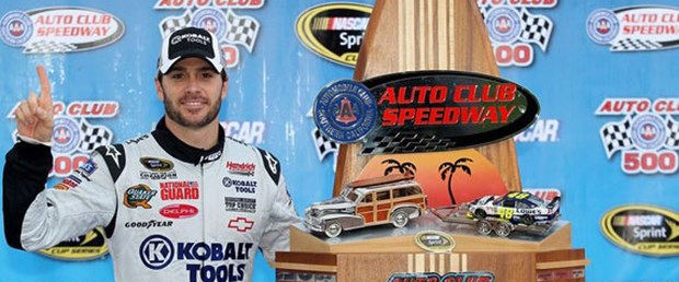 Fontana'da Jimmie Johnson rüzgar