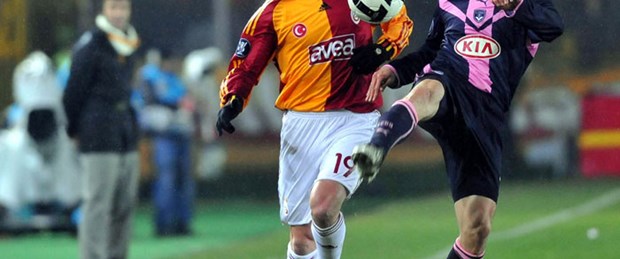 Galatasaray 4'lü savunmaya döndü