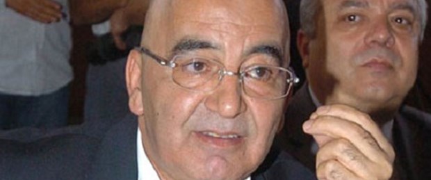 Galatasaray Ata Aksu'nun yanında