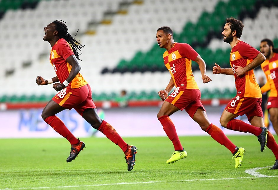 ÇAKIR'DAN 11 KIRMIZI KART