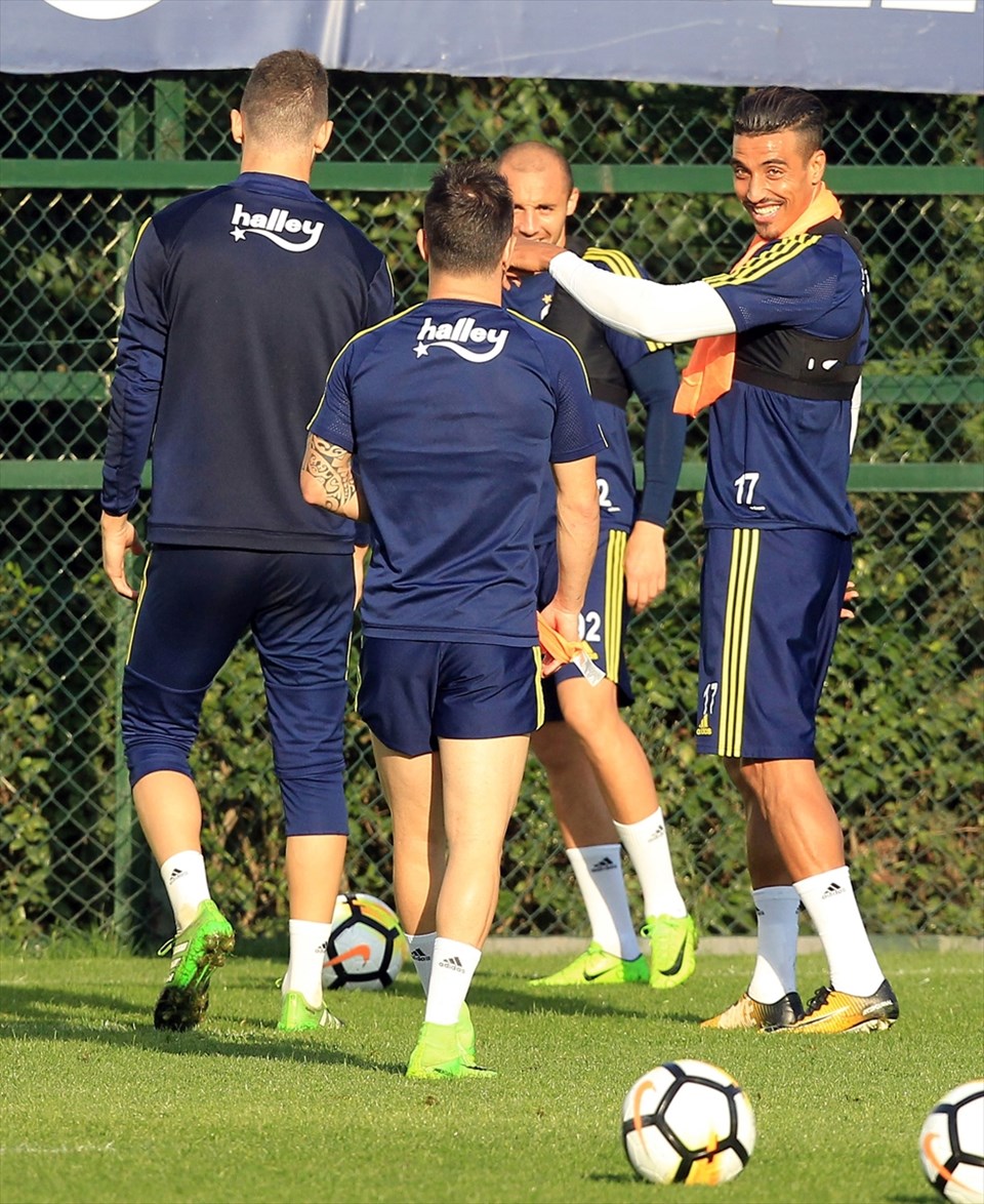 YAKLAŞIK 1 YIL SONRA FENERBAHÇE MAÇINA ATANDI