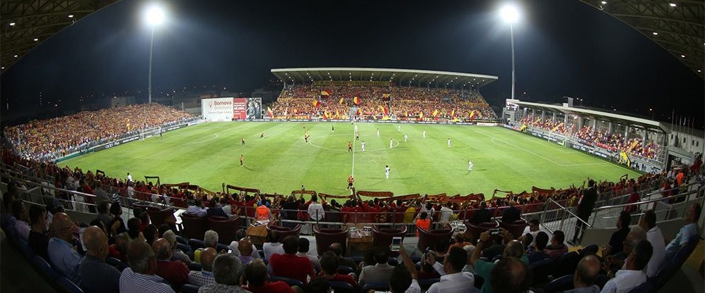 Maicon Celebrates His Golazo From A Direct Free Kick By Doing A Back Flip As Galatasaray Beats Goztepe 3 1 In The Super Lig Soccerbanners