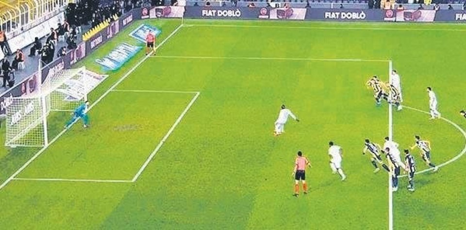 Penaltı atışlarında artık kalecilerin çizgiyi tekrarı daha sıkı denetlenecek.