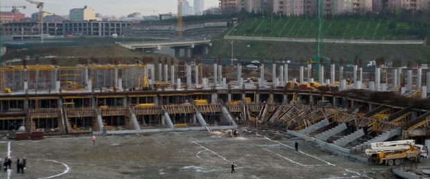 İşçilerden tehdit: Fener bayrağı asarız!