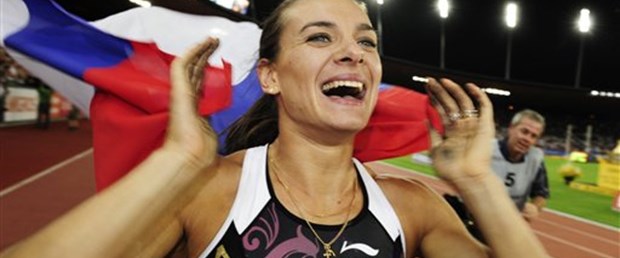Isinbayeva'dan bir rekor daha