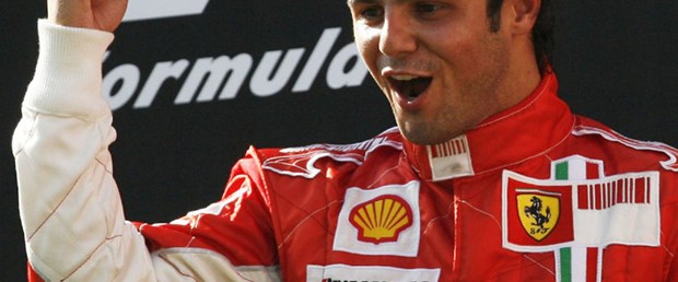 İstanbul'da Ferrari ve Massa üstün