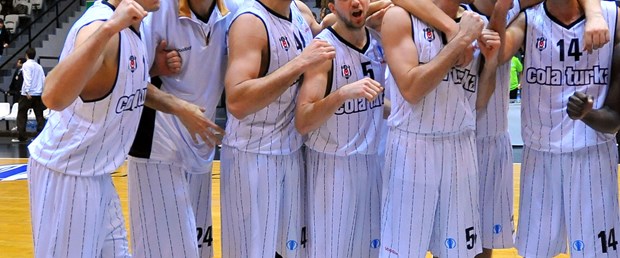 Kartal evinde uçtu