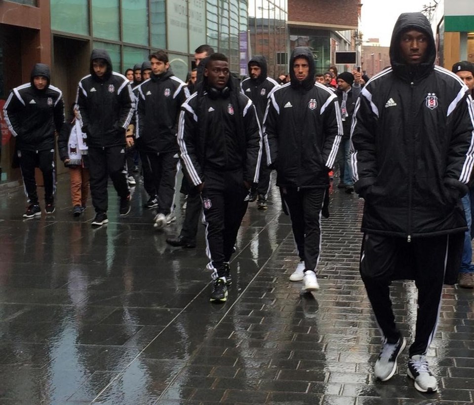 Beşiktaşlı futbolcular kaldıkları otelin çevresinde yürüyüşe çıktı.