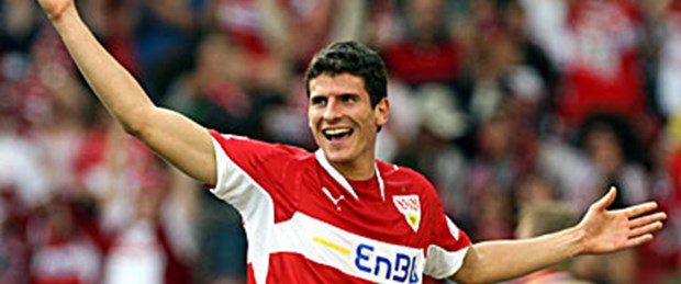 Mario Gomez Bayern ile imzaladı
