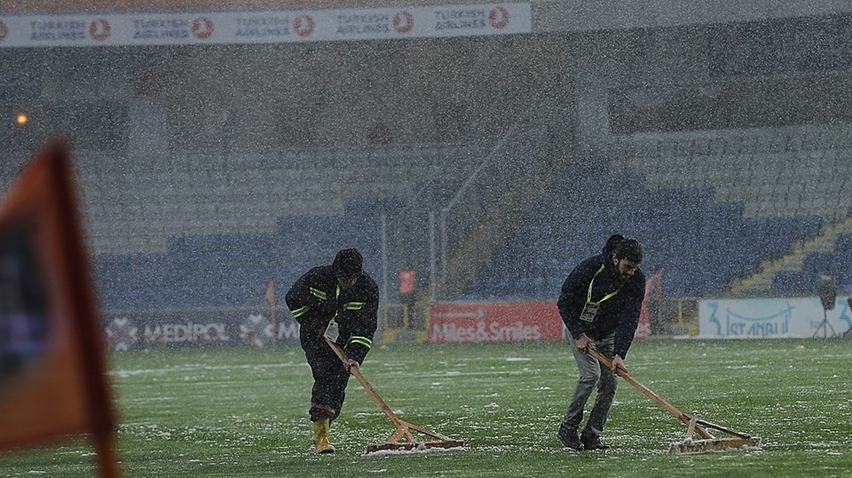 https://cdn1.ntv.com.tr/gorsel/spor/medipol-basaksehir-bursaspor-mucadelesine-kar-engeli/mac-tatil,s5UNLndTpEyXVm1hB5Uexg.jpg?width=960&mode=crop&scale=both&v=20190223193235542