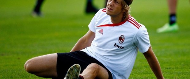 Milan Ambrosini'yle yeniledi