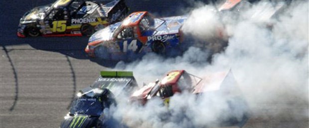 NASCAR'da Gordon yerini korudu