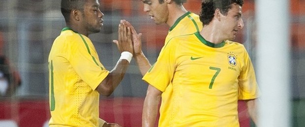 'Ne Kaka ne Robinho. Sadece Elano'