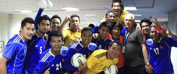 nepal-futbolcular-101115.jpg