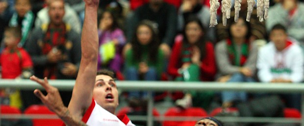 Pınar Karşıyaka Darüşşafaka'yı 76-66 ile geçti