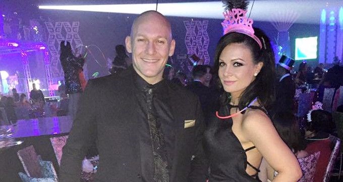 EŞİ İLE VEGAS'TA YAŞIYOR