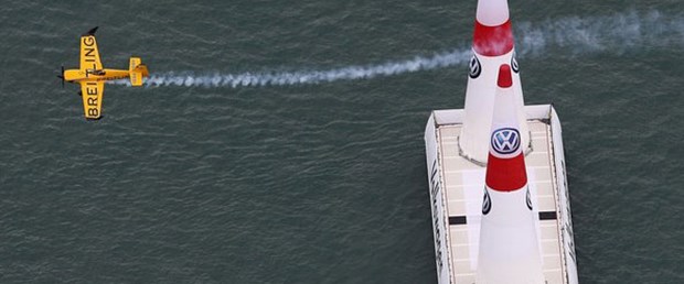 Red Bull Air Race'te Hannes Arch fırtınası