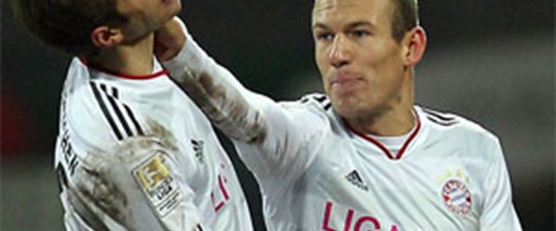 Robben'den Müller'e sağ kroşe