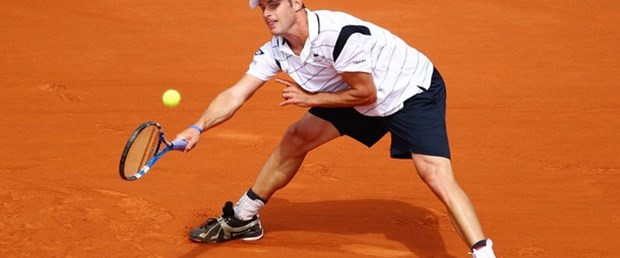 Roddick zorlandı ama kazandı