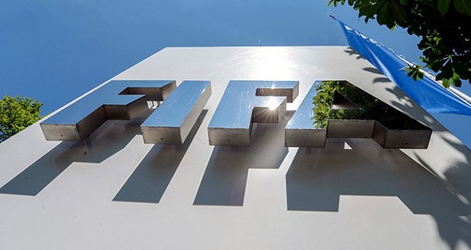 27 Mayıs'ta ABD'de açılan yolsuzluk davasının ardından FIFA'nın İsviçre'deki merkezine operasyon düzenlendi.