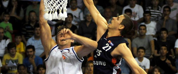 Şampiyon farklı başladı: 67-92