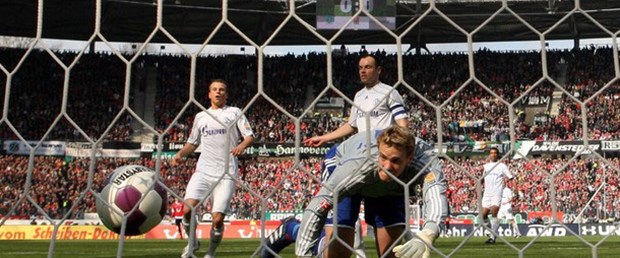 Schalke'ye Hannover şoku!