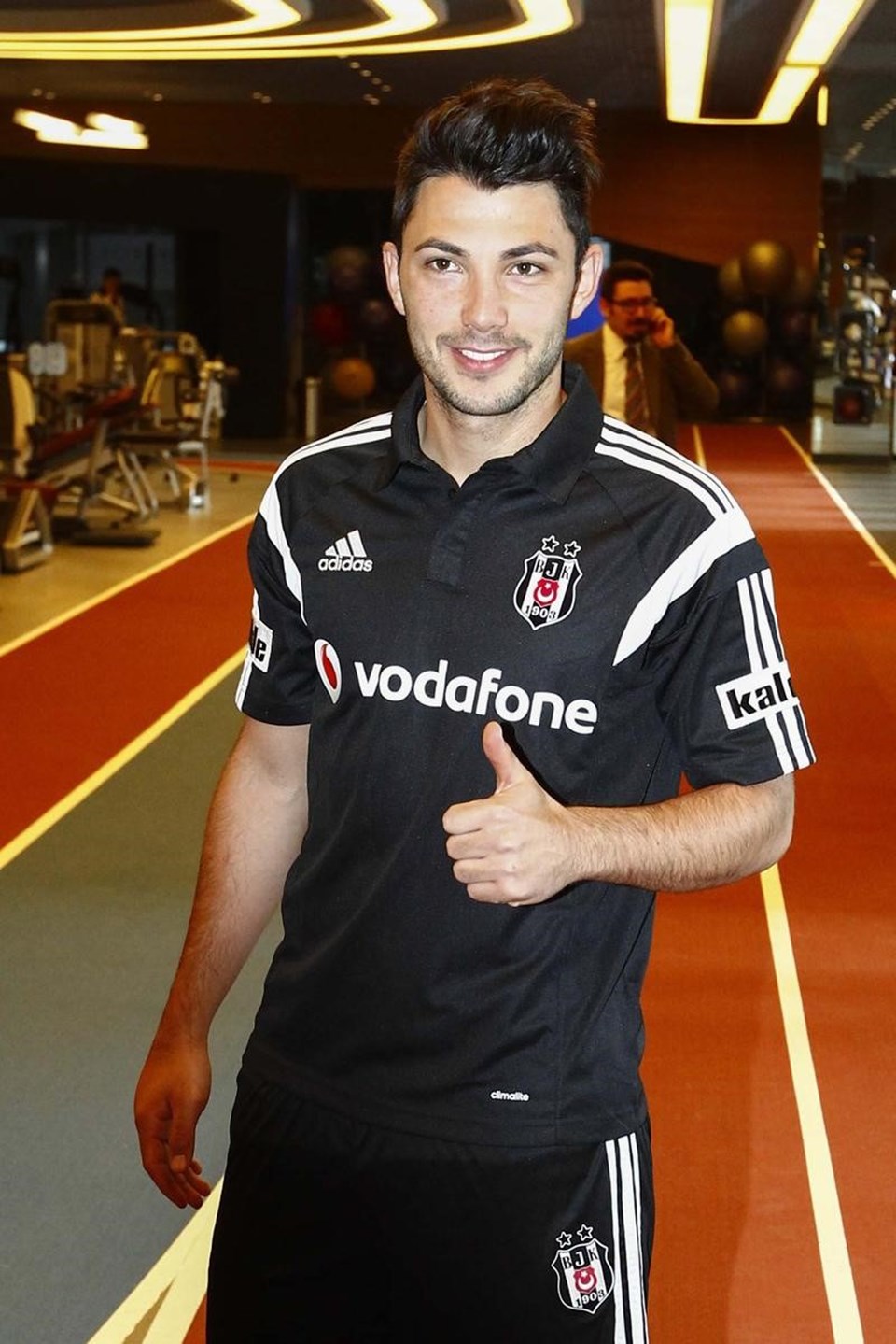 Tolgay Arslan, Beşiktaş'ta 18 numaralı formayı giyeceğini söyledi.