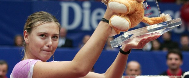 Sharapova kortlara dönüyor
