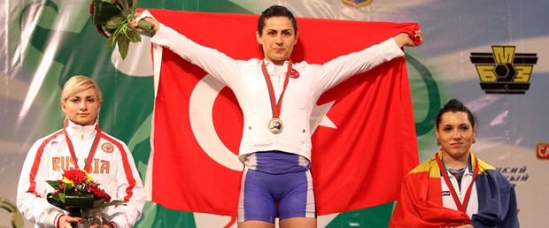 Sibel Şimşek'den 2 altın 1 gümüş