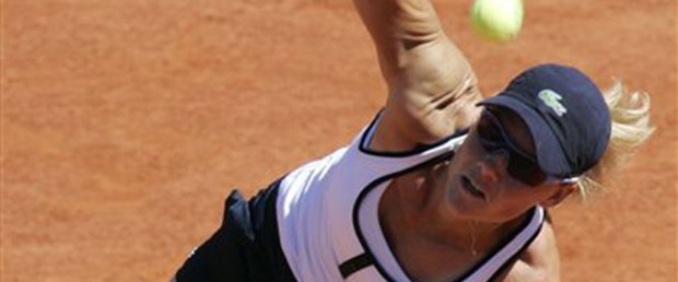 Stosur teklerde de var