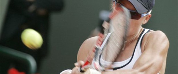 Stosur zorlanmadı