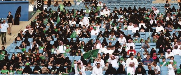 Suudi Arabistan'da kadınlar için tribünlere...