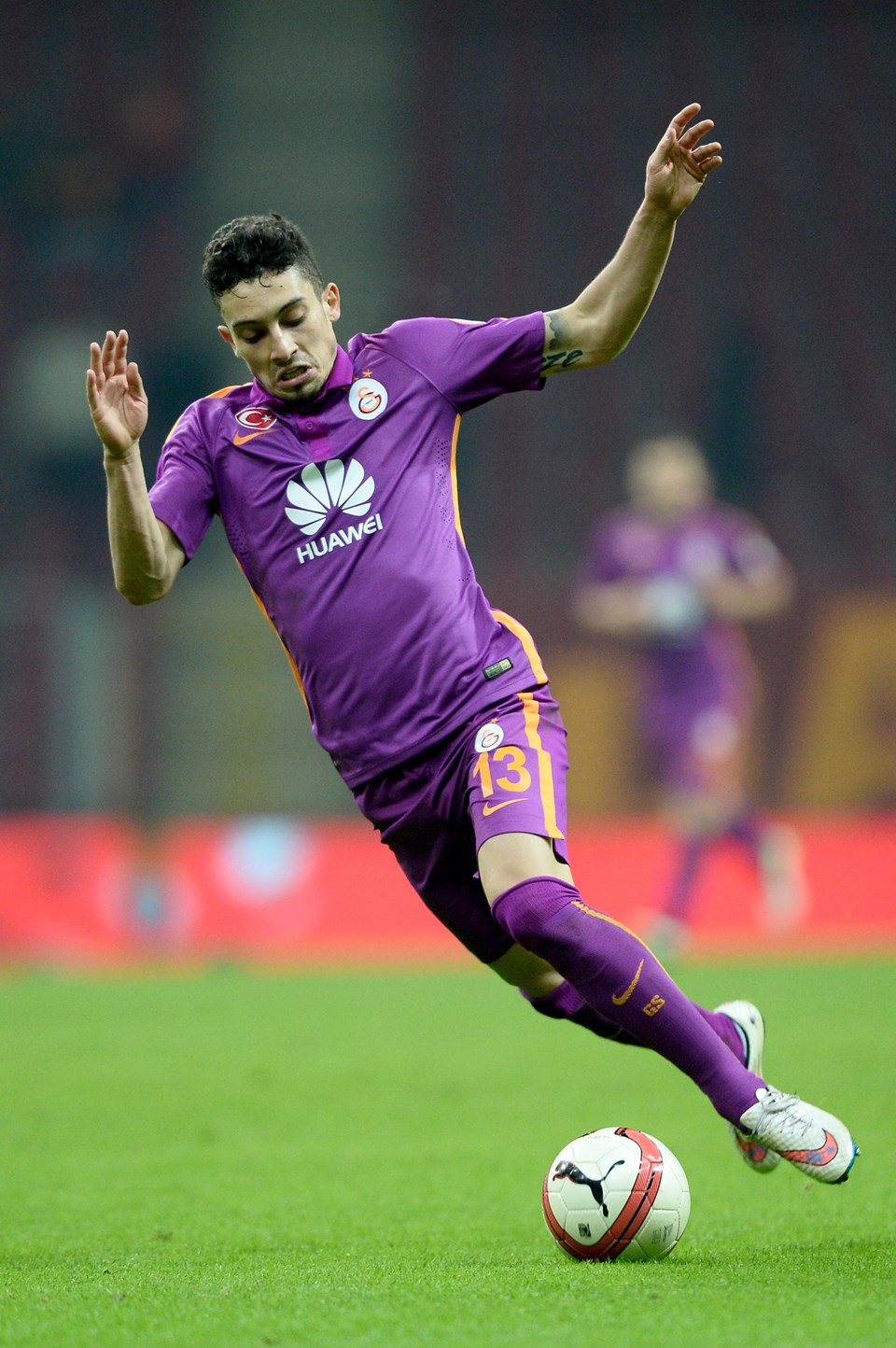 Telles ile 4,5 yıllık sözleşme imzalayan sarı-kırmızılı takım, futbolcunun bonservis bedeli olarak Gremio kulübüne 6 milyon 150 bin avro ödedi.